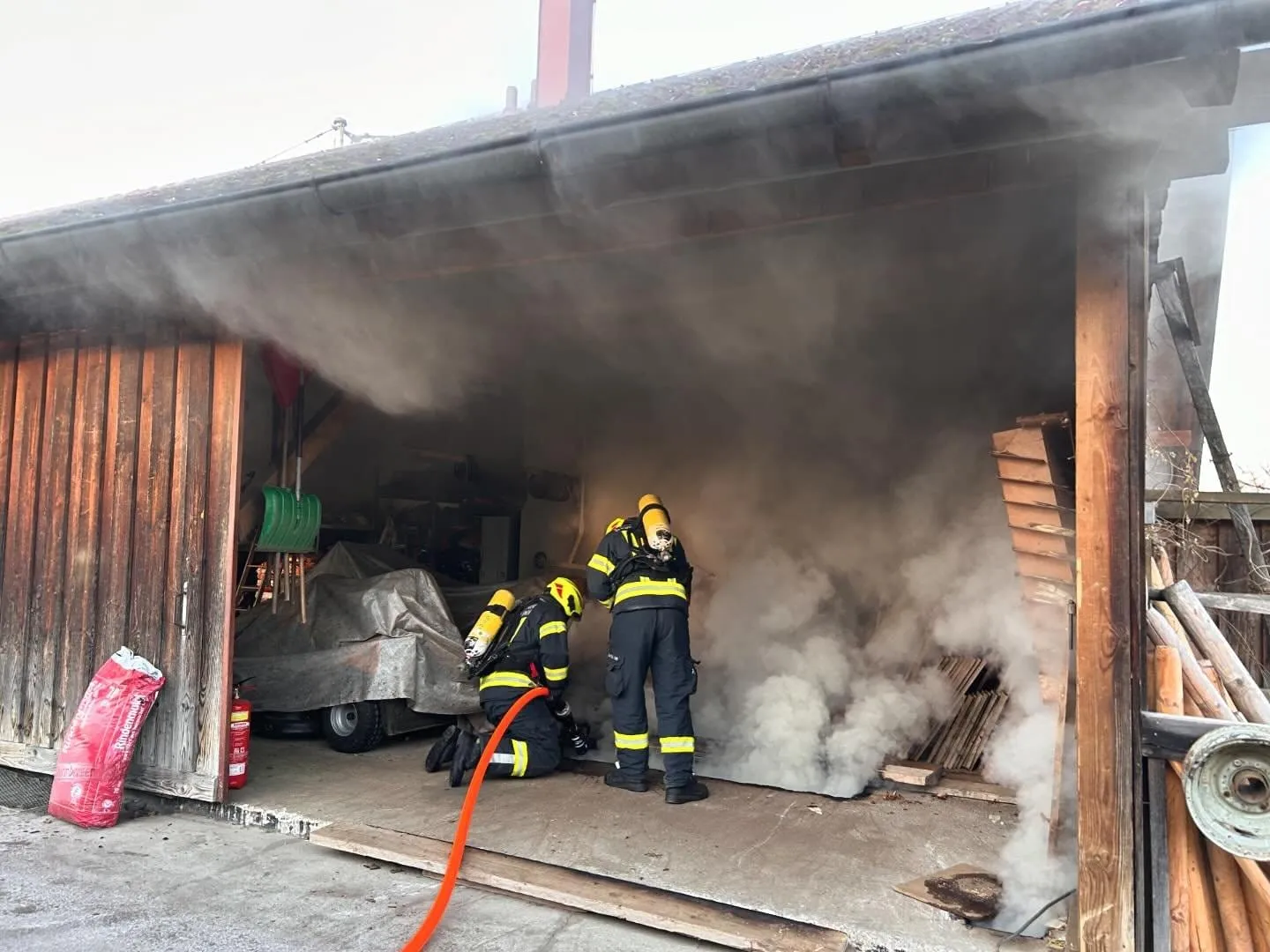 27.12.2023 – BE – BRAND GEWERBE INDUSTRIE – Bild 1