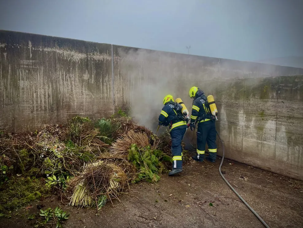 Brand Abfall im Freien – Bild 1