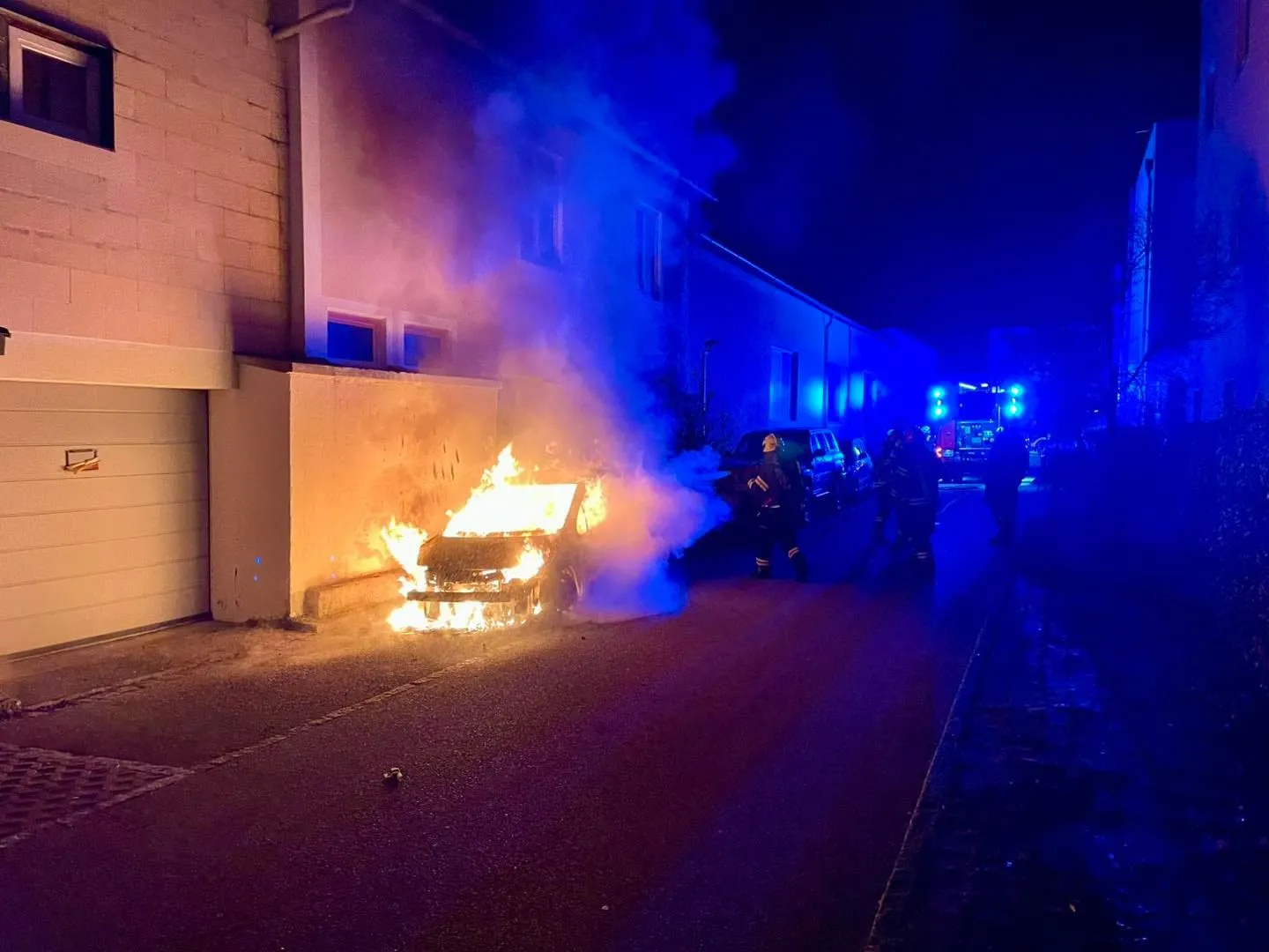 Brand PKW im Freien – Bild 1