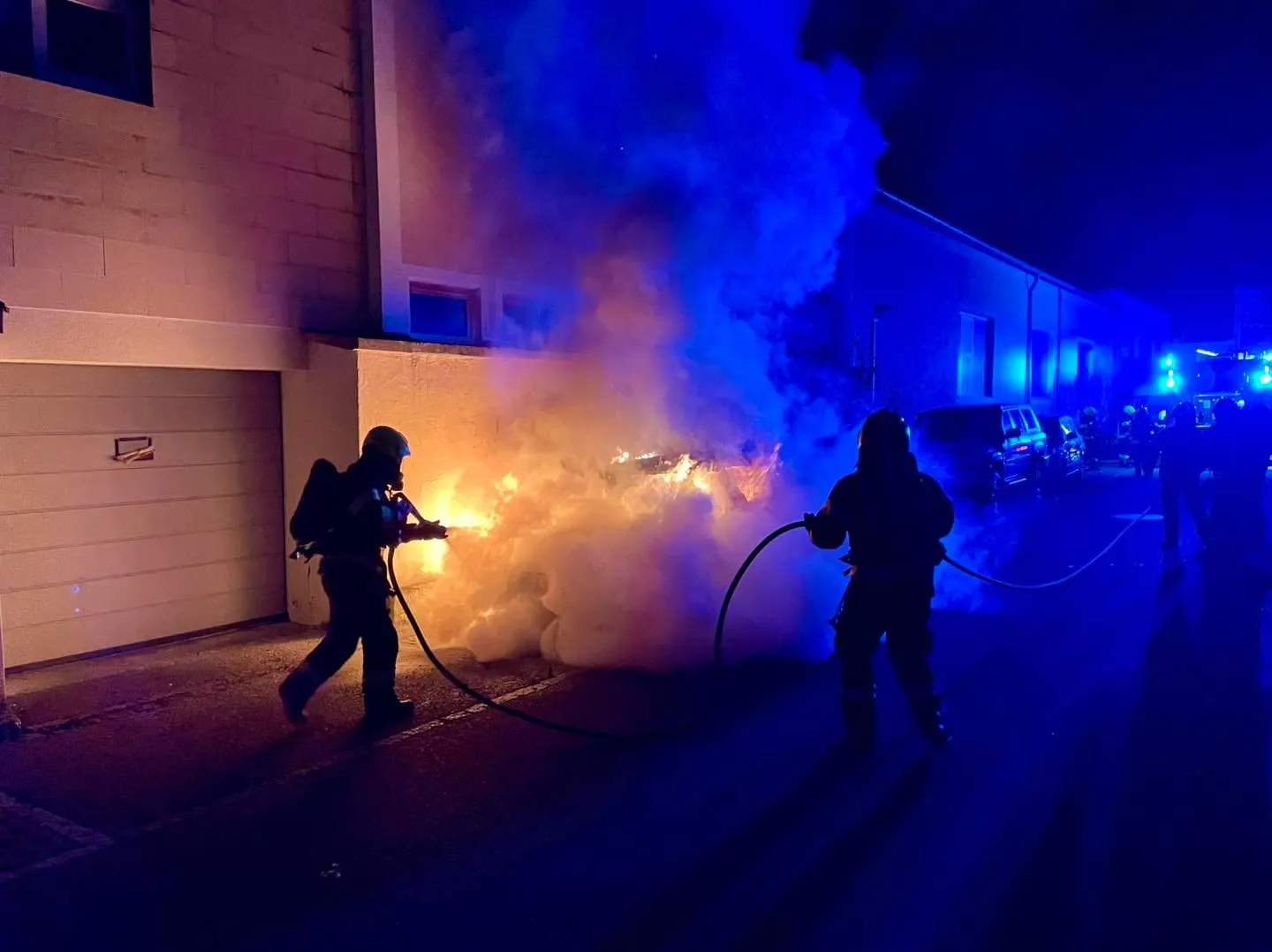 Brand PKW im Freien – Bild 2