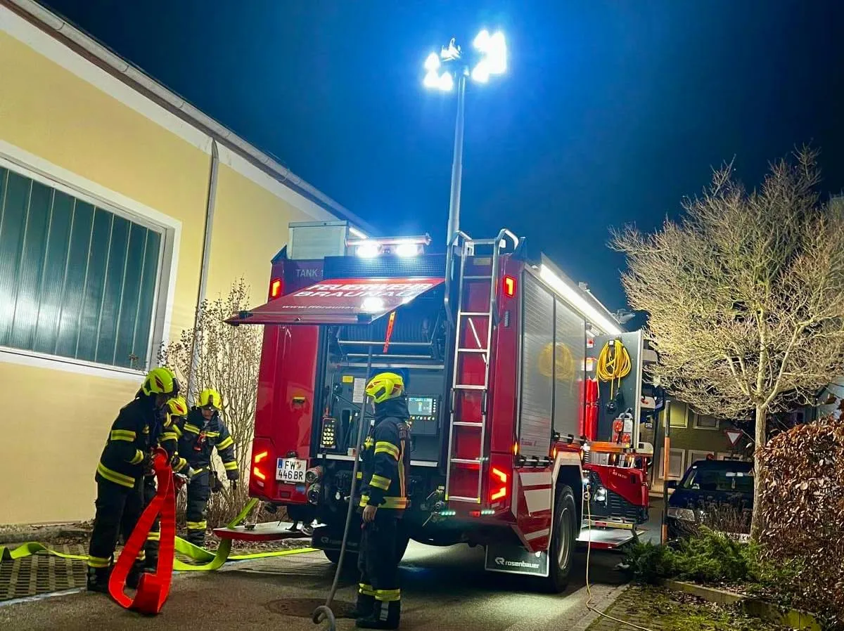 Brand PKW im Freien – Bild 3