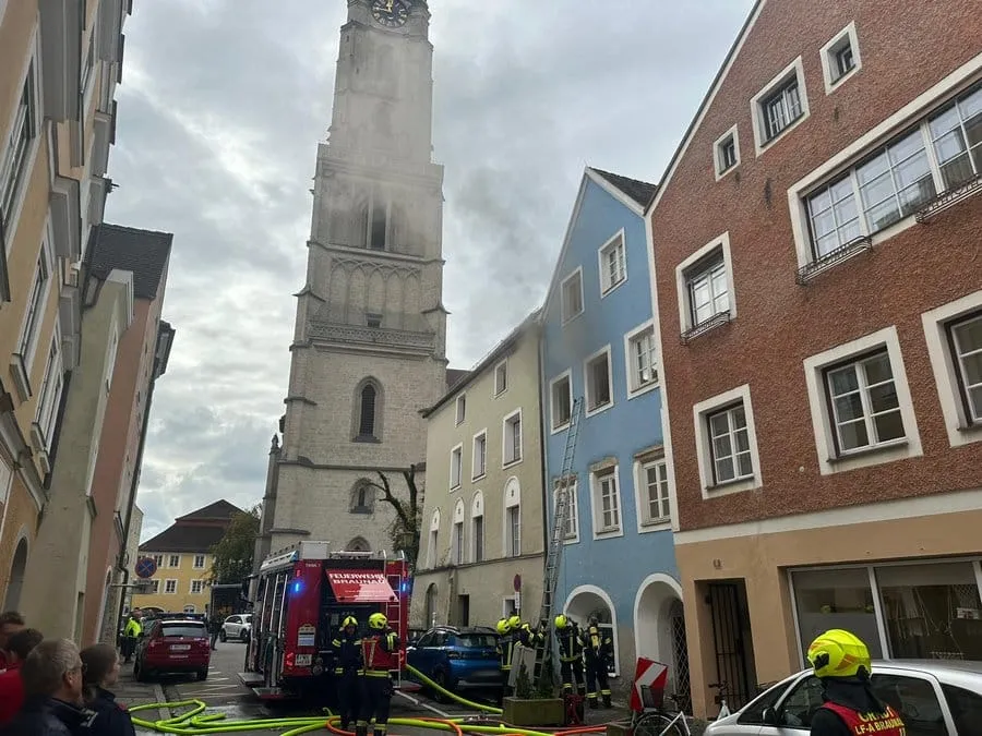 Brand Gebäude mehrstöckig – Bild 1