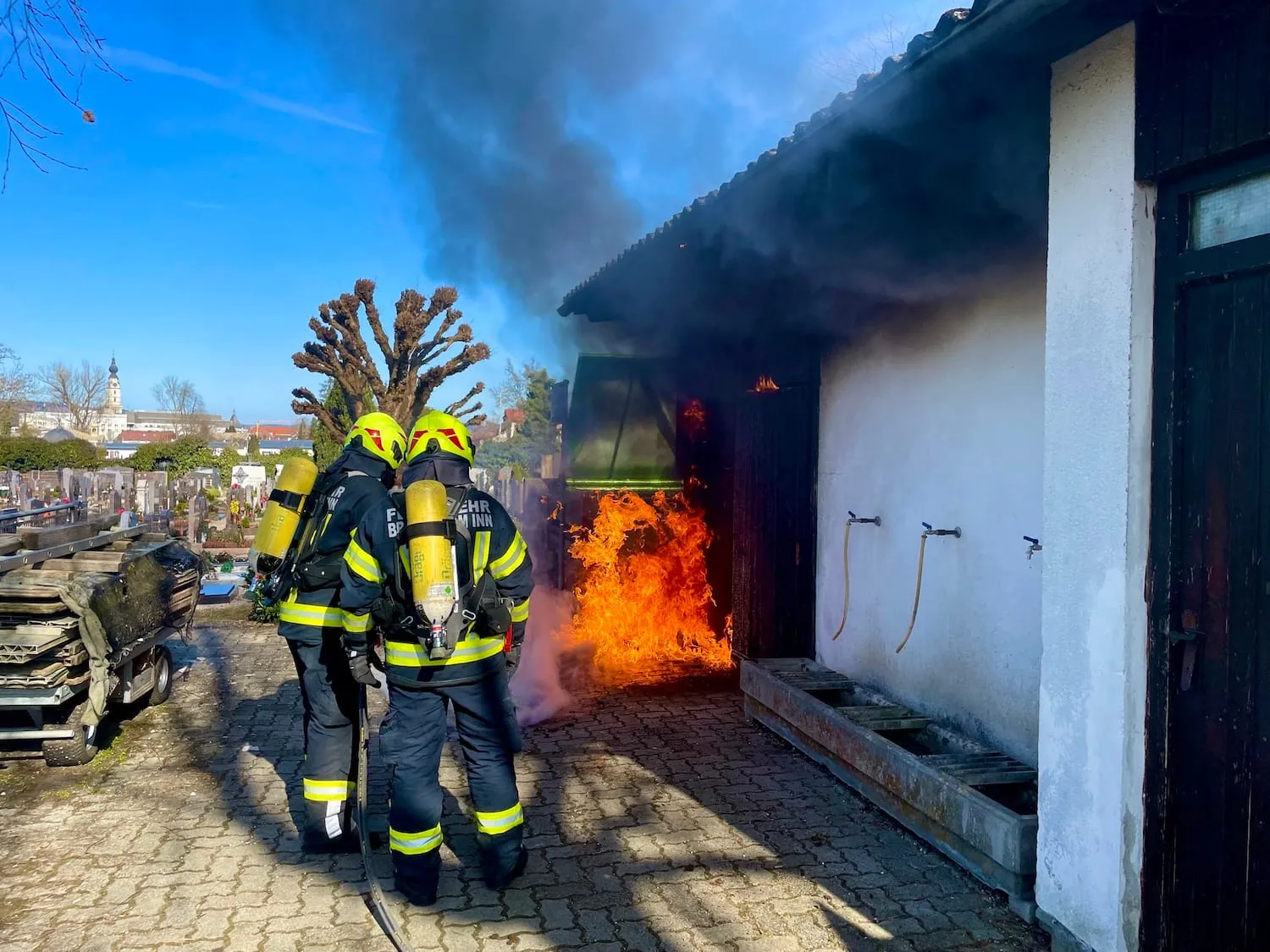 Brand Container im Freien – Bild 1