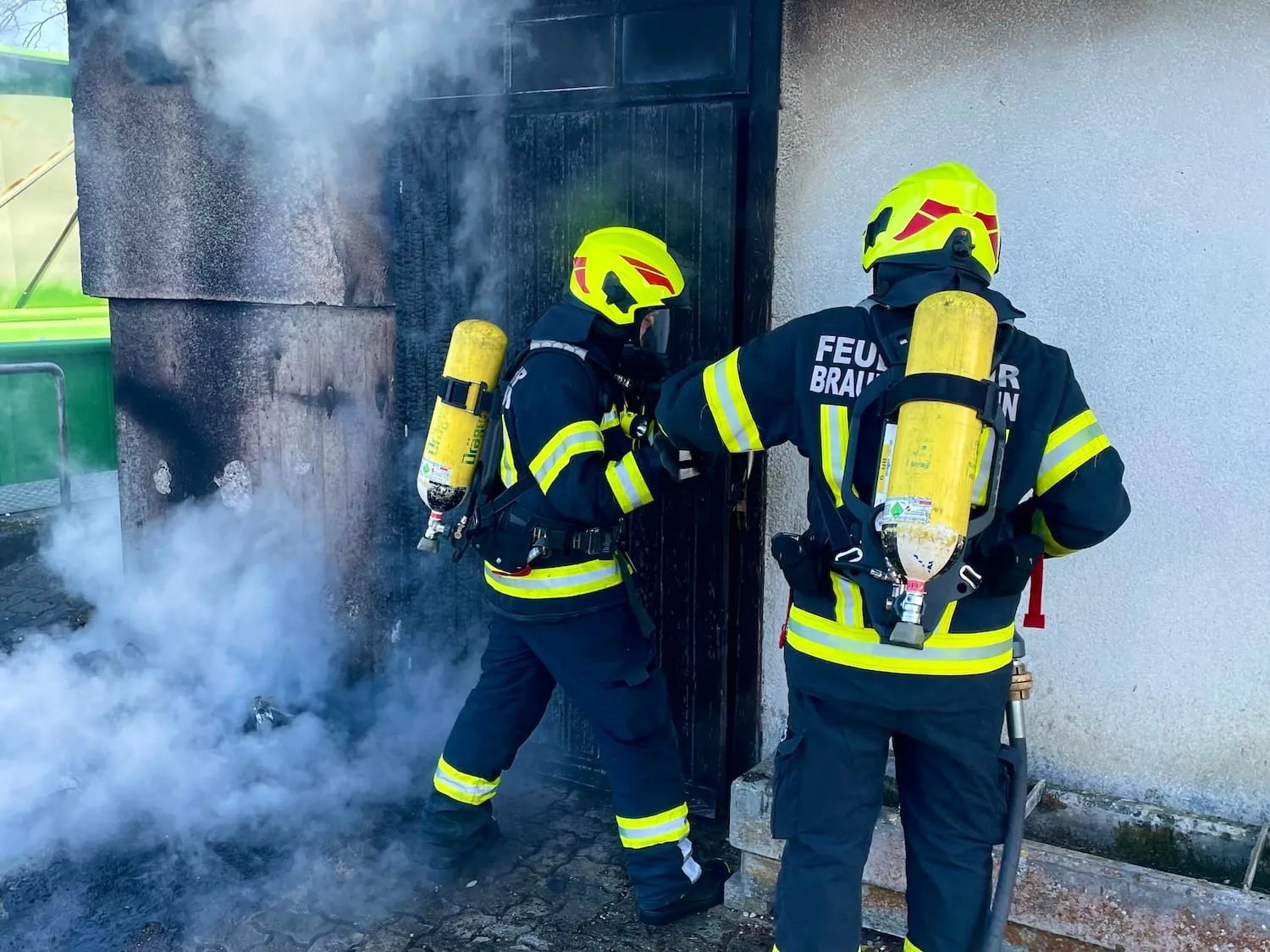 Brand Container im Freien – Bild 3