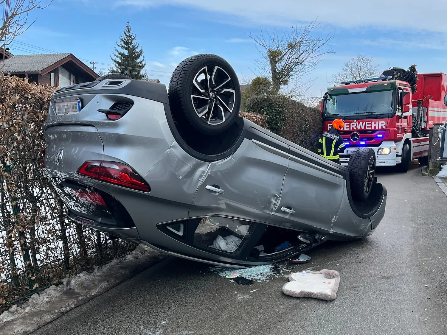 2-mal VU Aufräumarbeiten und Türöffnung Unfallverdacht – Bild 2