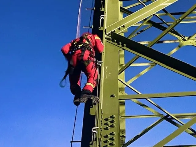 21.10.2025 – Höhenretter-Übung am Strommast – Bild 3