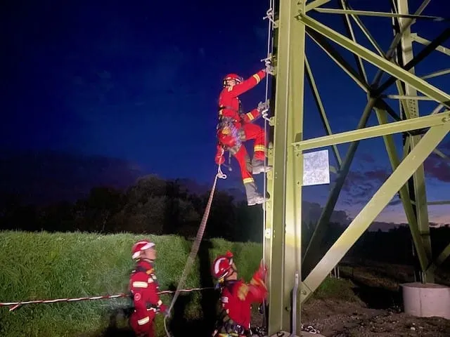 21.10.2025 – Höhenretter-Übung am Strommast – Bild 5