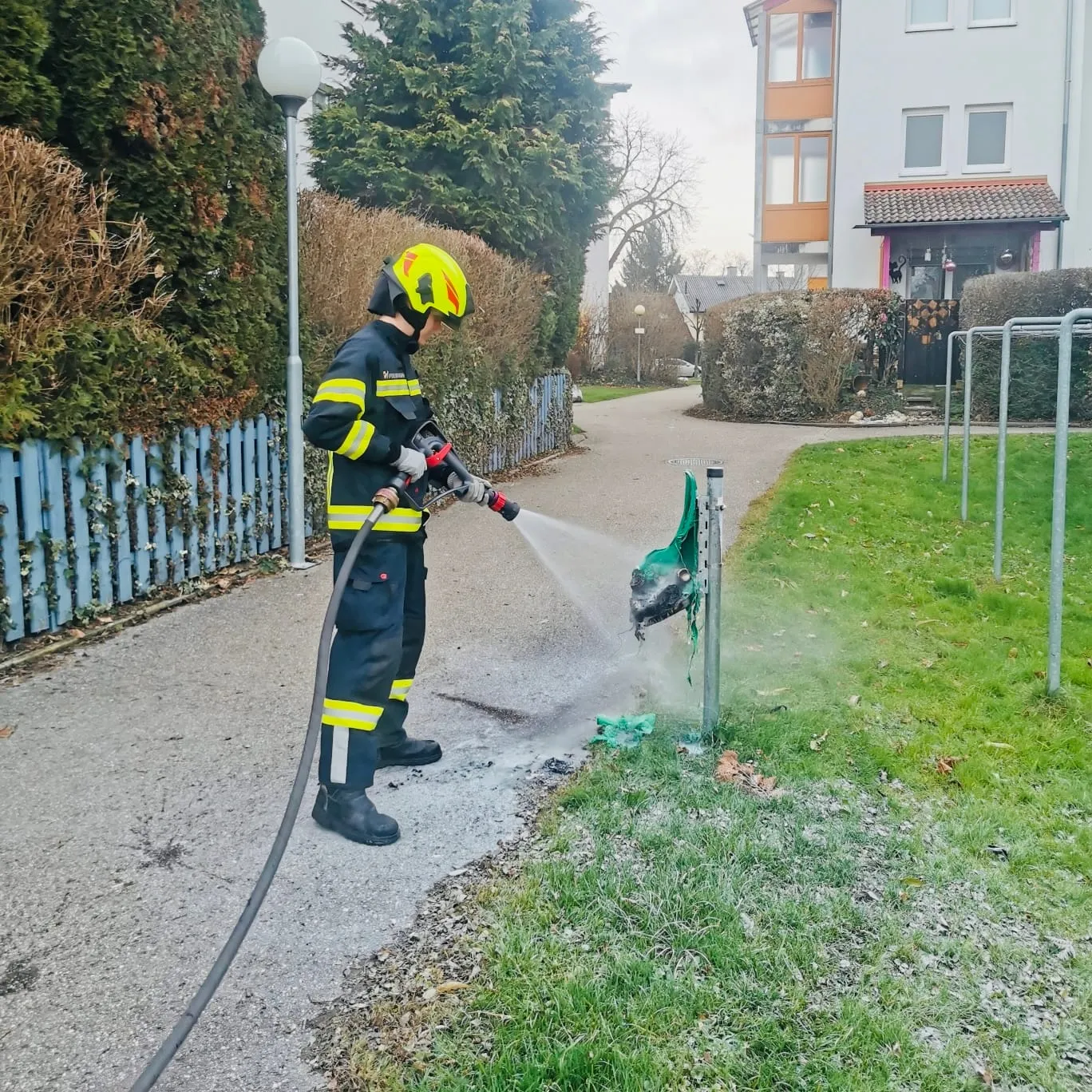 Brand Abfallcontainer – Bild 1