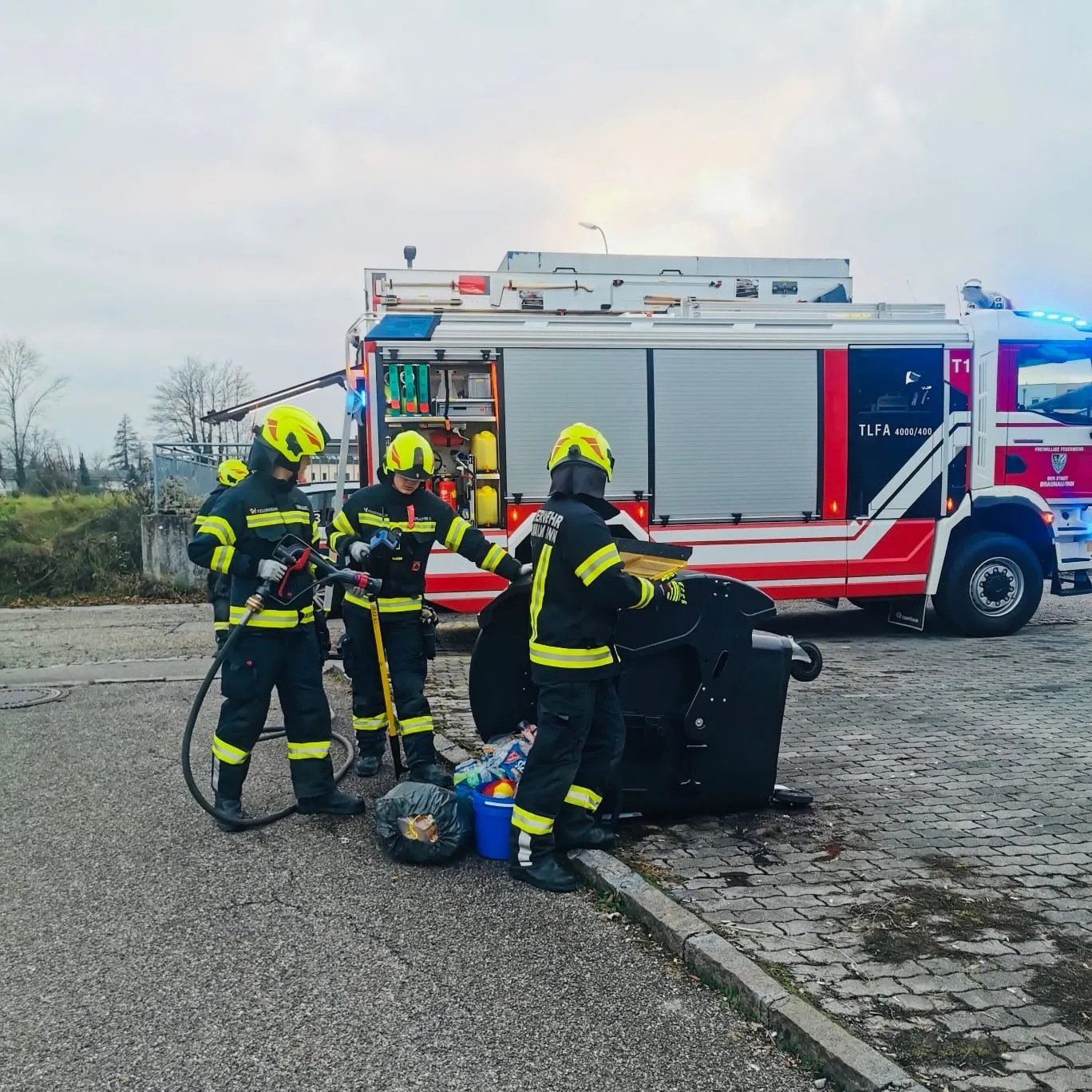 Brand Abfallcontainer – Bild 3