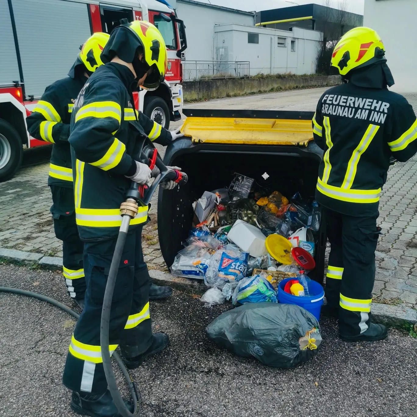 Brand Abfallcontainer – Bild 4