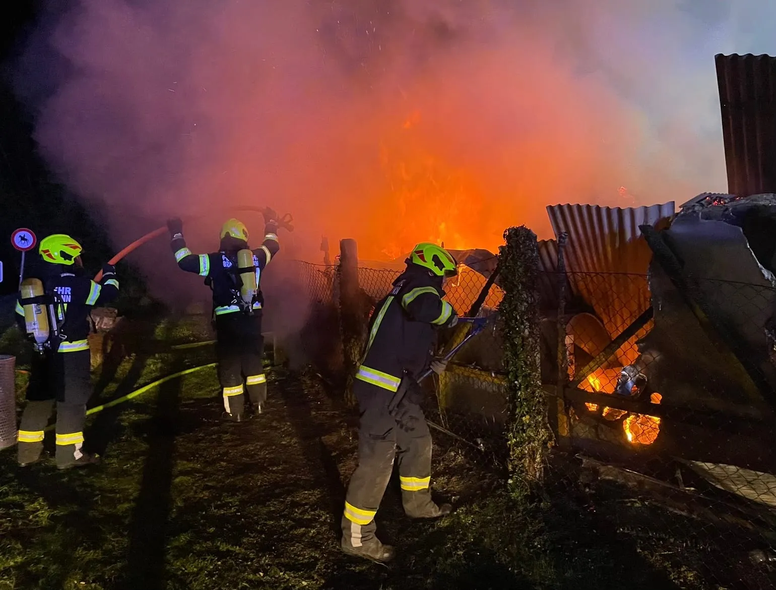 BRAND GARTENHÜTTE – Bild 3