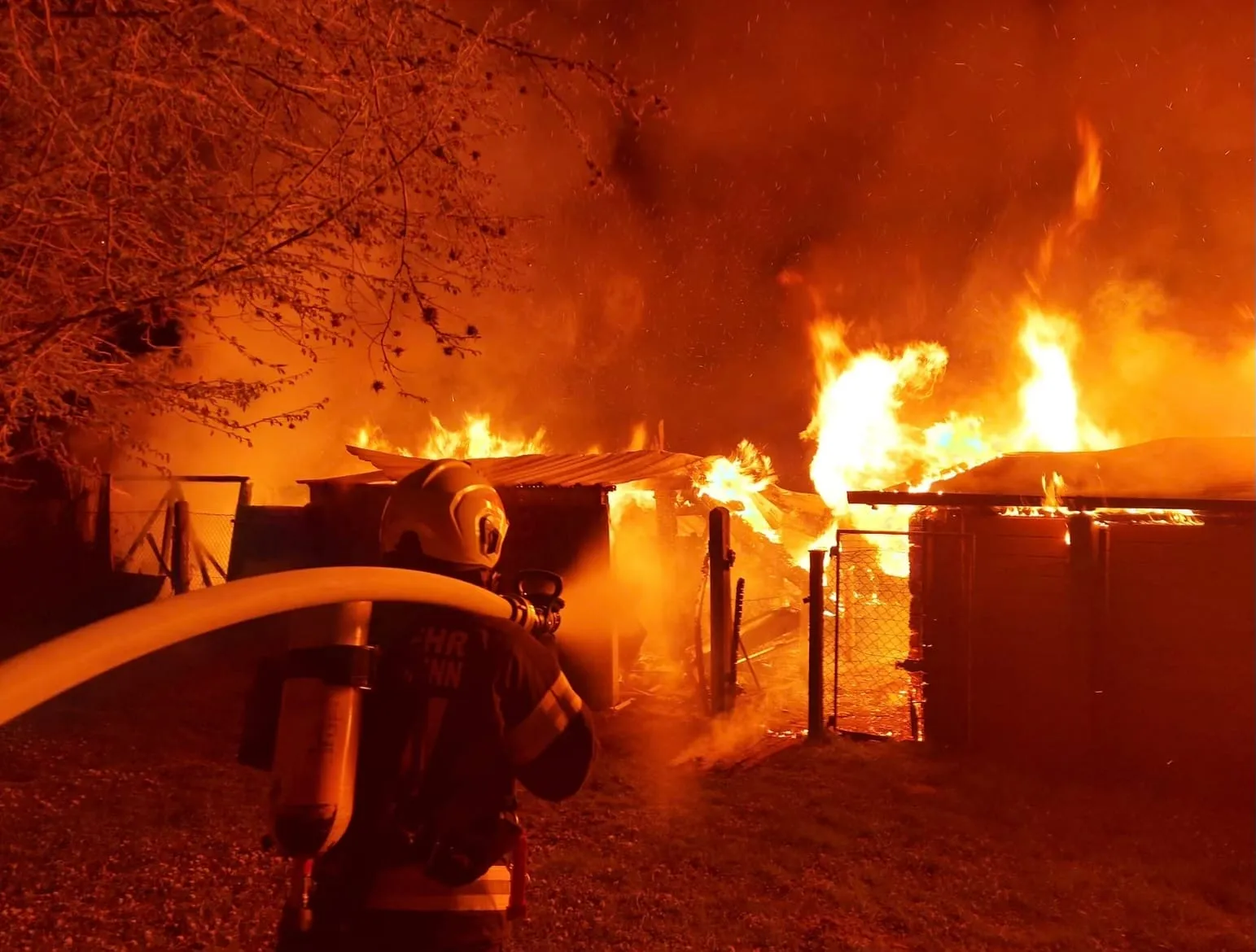 BRAND GARTENHÜTTE – Bild 1