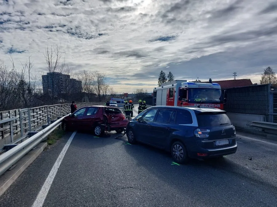 Verkehrsunfall – Aufräumarbeiten – Bild 1