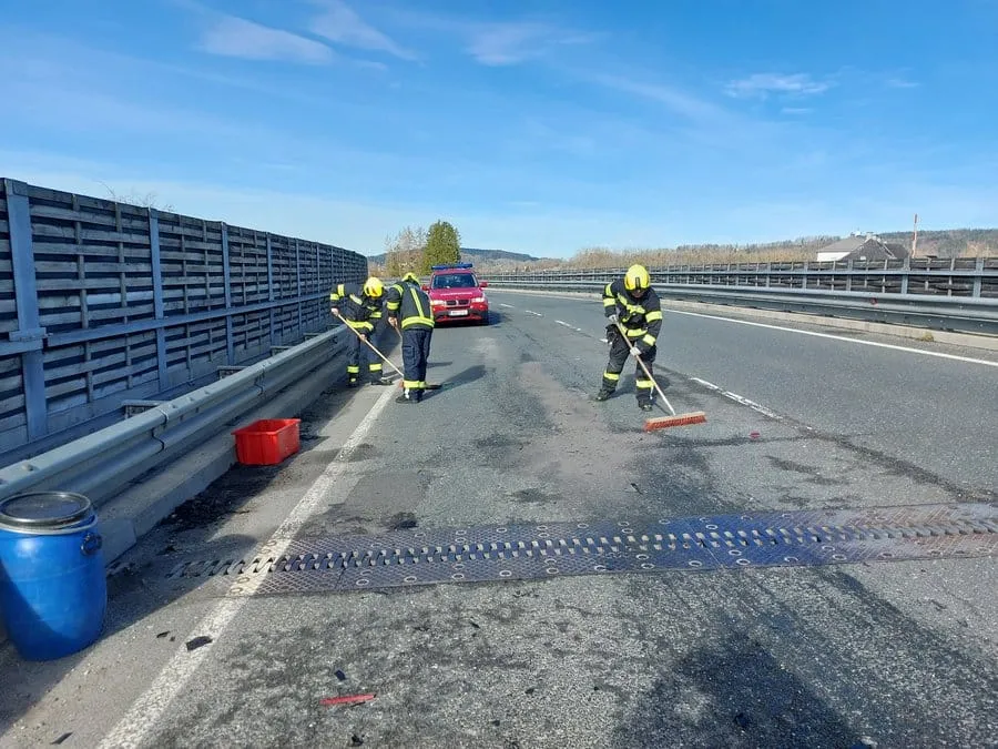 Verkehrsunfall – Aufräumarbeiten – Bild 2