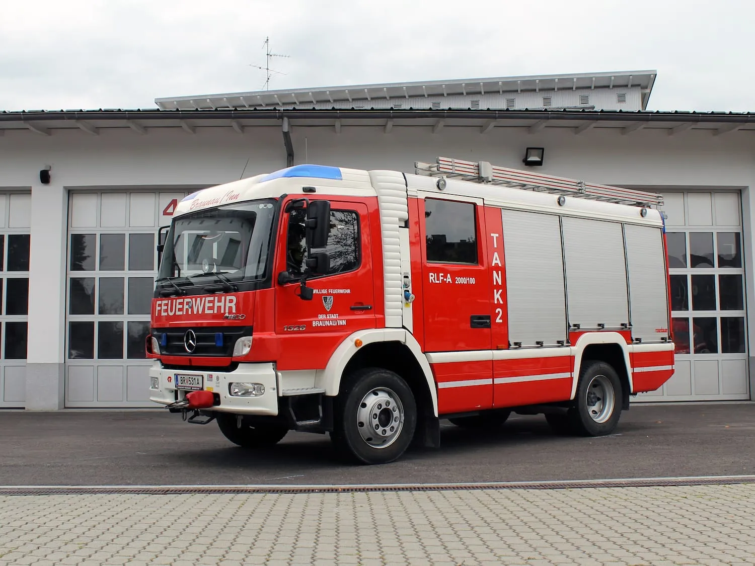 Rüstlöschfahrzeug RLF-A 2000/100 der Feuerwehr Braunau