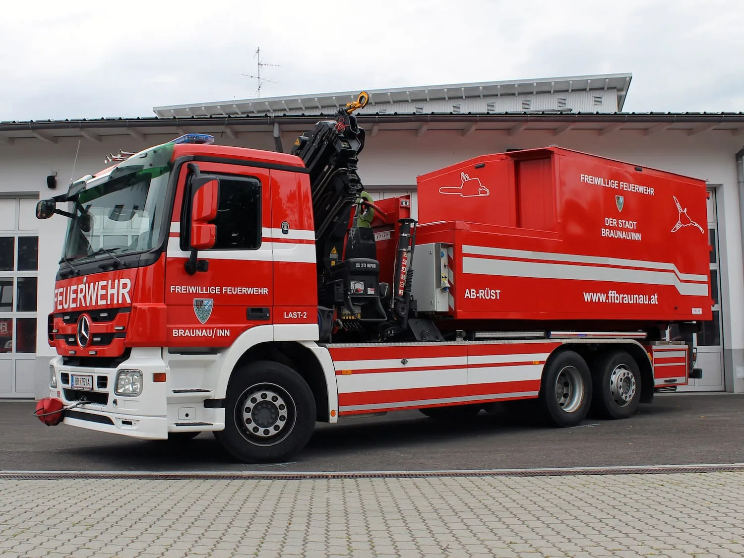 Wechselladefahrzeug WLF-K mit Abrollbehälter Rüst